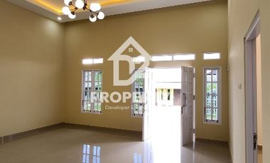 Dijual rumah di Komplek wengga 2 Landasan Ulin jalan Golf