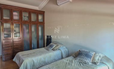 Quinta Santa María: Moderna casa con recámara en planta baja y un gran jardín.