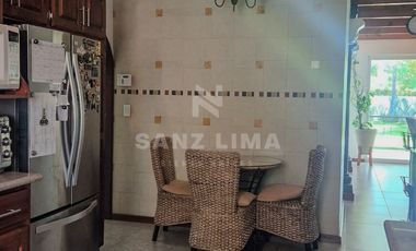 Quinta Santa María: Moderna casa con recámara en planta baja y un gran jardín.