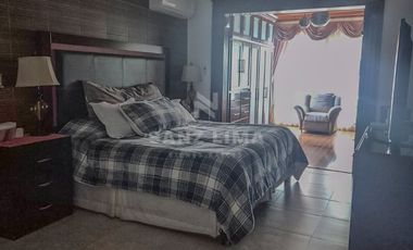 Quinta Santa María: Moderna casa con recámara en planta baja y un gran jardín.