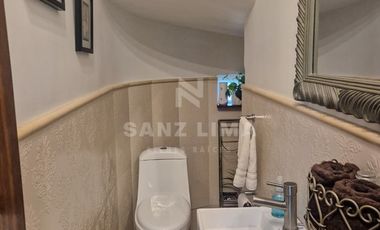 Quinta Santa María: Moderna casa con recámara en planta baja y un gran jardín.