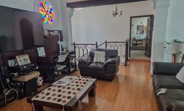 Quinta Santa María: Moderna casa con recámara en planta baja y un gran jardín.