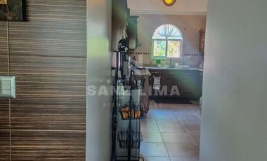 Quinta Santa María: Moderna casa con recámara en planta baja y un gran jardín.