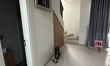 Rumah Hyra Graha Raya Dekat Transmart Semi Furnished (Rumah baru)