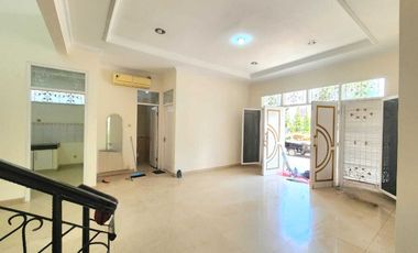 Disewakan Rumah Di Daerah mekarwangi Komplek Singgasana