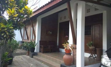 Rumah Asri Model Etnik Dekat Sekolah Budi Mulia