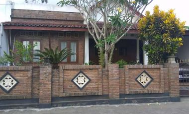 Rumah Asri Model Etnik Dekat Sekolah Budi Mulia