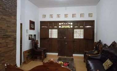 Rumah Asri Model Etnik Dekat Sekolah Budi Mulia