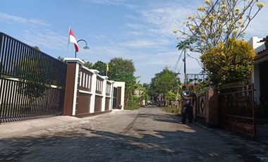 Rumah Asri Model Etnik Dekat Sekolah Budi Mulia