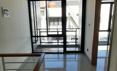 Lokasi FAVORIT Rumah di dekat Griya dan Sport Jabar ARCAMANIK Bandung dijual MURAH dan LUAS