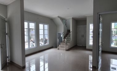 Grand Kartika Cibubur Rumah Siap Huni 2 Lantai dekat dengan LRT