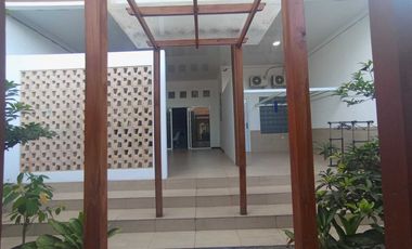 DiJual Rumah Mewah berkonsep villa Di Blitar,Kandang Kambing dan Lahan