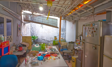 Dijual murah gudang berikut area bongkar muat di Villa Melati Mas