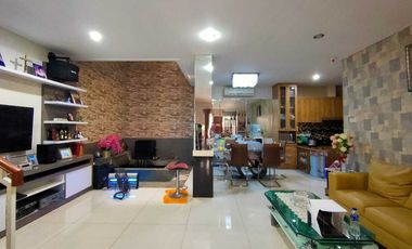 JUAL RUMAH SUNTER 3 LANTAI MINIMALIS, FURNISH LUX, 9X15, SIAP HUNI