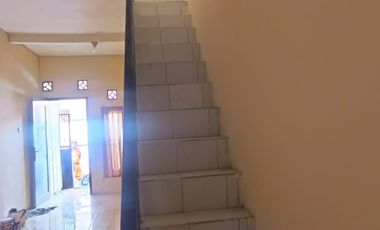 Disewakadisewakan rumah siap huni di gang sukaleuer 2 lantai