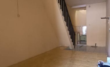 Disewakadisewakan rumah siap huni di gang sukaleuer 2 lantai