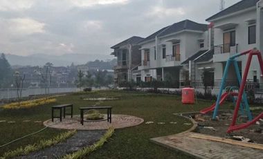 Disewakan Murah Tahunan Rumah mewah Fullfurnish 3 kamar tidur