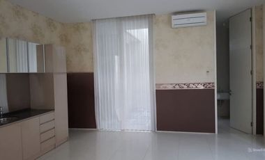 Semi Furnish Rumah The Mansion Pakuwon Indah Bagus Terawat