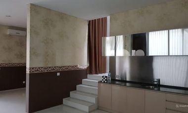 Semi Furnish Rumah The Mansion Pakuwon Indah Bagus Terawat