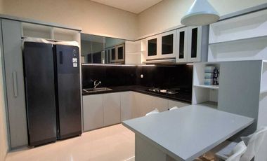 DIJUAL RUMAH 2 LANTAI SIAP HUNI