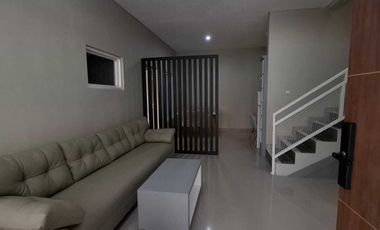DIJUAL RUMAH 2 LANTAI SIAP HUNI