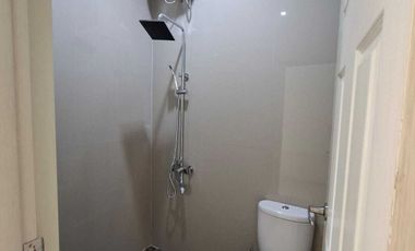 DIJUAL RUMAH 2 LANTAI SIAP HUNI