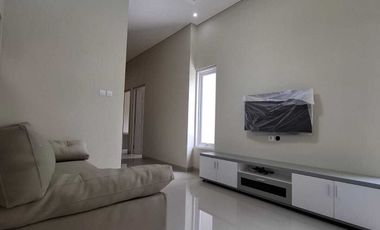 DIJUAL RUMAH 2 LANTAI SIAP HUNI