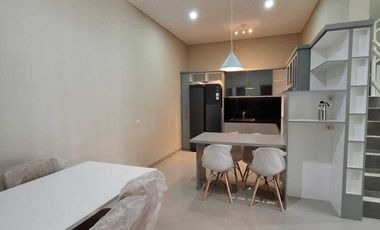 DIJUAL RUMAH 2 LANTAI SIAP HUNI