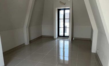 Disewakan Rumah Baru Dian Istana White House Wiyung Luas 105m