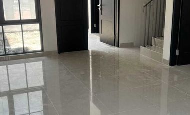 Disewakan Rumah Baru Dian Istana White House Wiyung Luas 105m