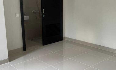 Disewakan Rumah Baru Dian Istana White House Wiyung Luas 105m