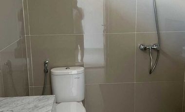 Disewakan Rumah Baru Dian Istana White House Wiyung Luas 105m