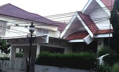 Sewa Rumah Cantik Terawat dan Asri di jalan utama Bukit Cimanggu City