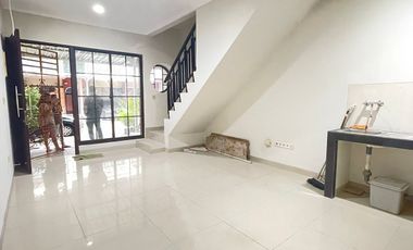 Disewakan Cepat Rumah 2 Lantai Ada AC Cluster East Asia