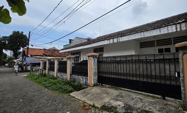 Rumah hook  murah jarang ada di komplek taman asri cipadu shm
