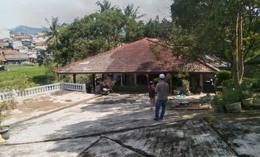 Rumah dikawasan taman bunga nusantara