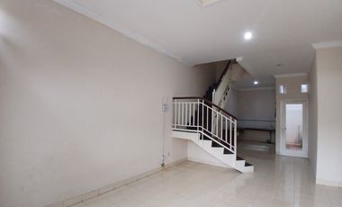 Disewakan rumah bringin townhouse di depok