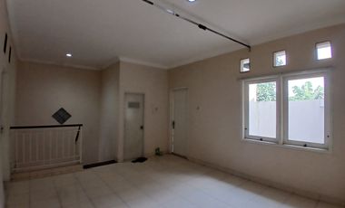 Disewakan rumah bringin townhouse di depok