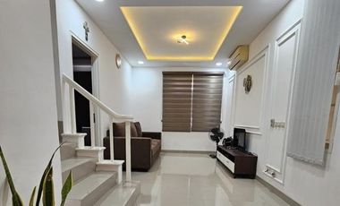 CAKEP BANGET! Full furnished Townhouse Taman Elok, Kawaraci