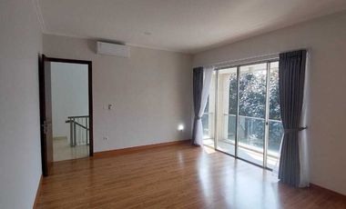 Disewakan Rumah Golf Island PIK Luas 10x15 semi furnished cantik