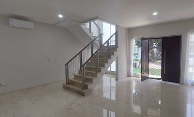 Disewakan Rumah Golf Island PIK Luas 10x15 semi furnished cantik