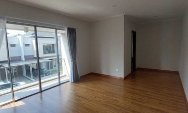 Disewakan Rumah Golf Island PIK Luas 10x15 semi furnished cantik