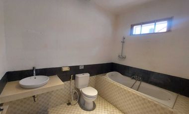 Harga terbaru ! Rumah jual 2 lantai area kerobokan dekat seminyak.