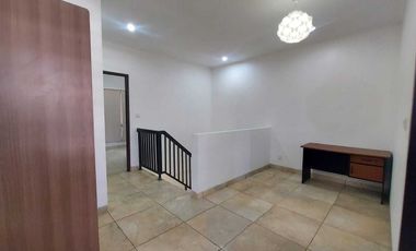 Harga terbaru ! Rumah jual 2 lantai area kerobokan dekat seminyak.