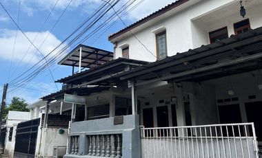 Rumah 2 Lantai Nyaman & Strategis – 3 Kamar Tidur