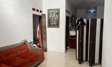 Rumah 2 Lantai Nyaman & Strategis – 3 Kamar Tidur