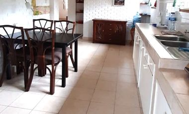 Dijual rumah villa design keren lokasi strategis di kota Sukabumi