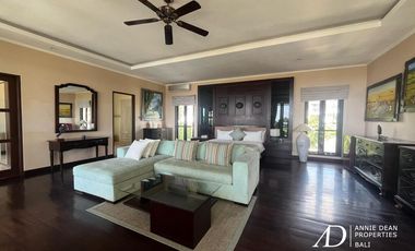 FREEHOLD 3-LEVEL VILLA WITH STUNNING OCEAN VIEWS