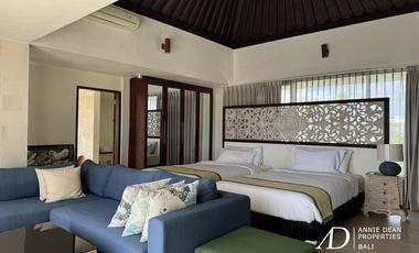 FREEHOLD 3-LEVEL VILLA WITH STUNNING OCEAN VIEWS