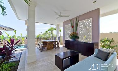 FREEHOLD 3-LEVEL VILLA WITH STUNNING OCEAN VIEWS